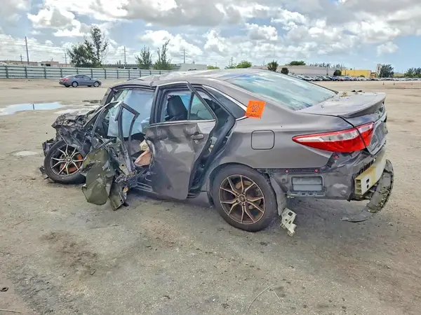 4T1BF1FK0HU779115 2017 TOYOTA CAMRY - Image 2
