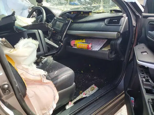 4T1BF1FK0HU779115 2017 TOYOTA CAMRY - Image 8