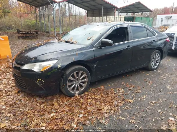 4T1BF1FK0HU779597 2017 TOYOTA CAMRY - Image 2