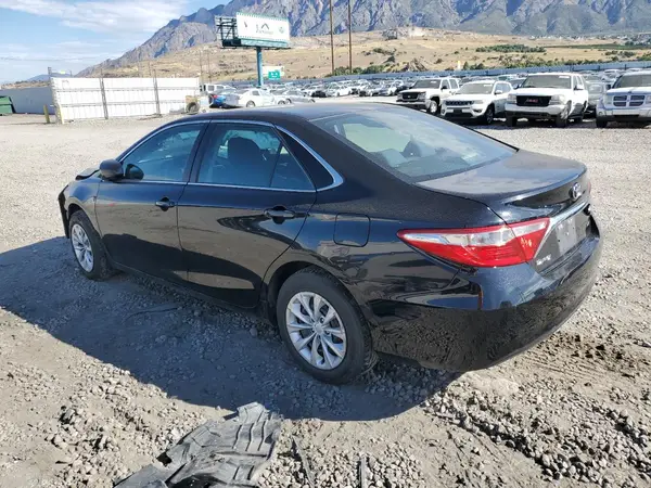 4T1BF1FK0HU781057 2017 TOYOTA CAMRY - Image 2