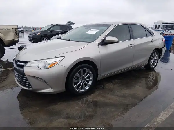 4T1BF1FK0HU784198 2017 TOYOTA CAMRY - Image 2