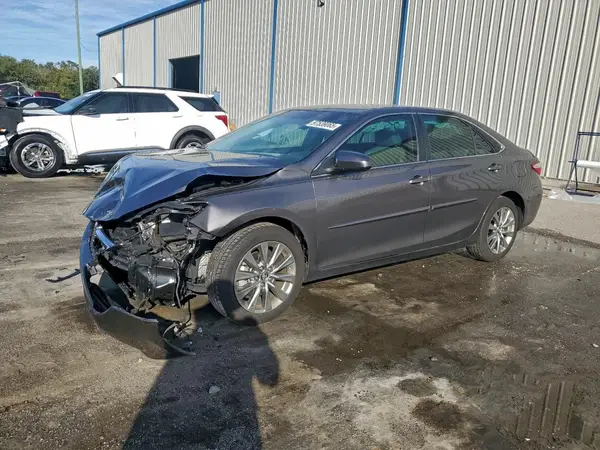 4T1BF1FK0HU785612 2017 TOYOTA CAMRY - Image 1
