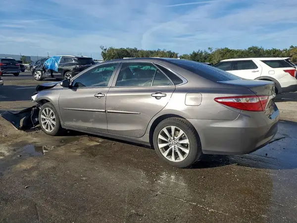 4T1BF1FK0HU785612 2017 TOYOTA CAMRY - Image 2