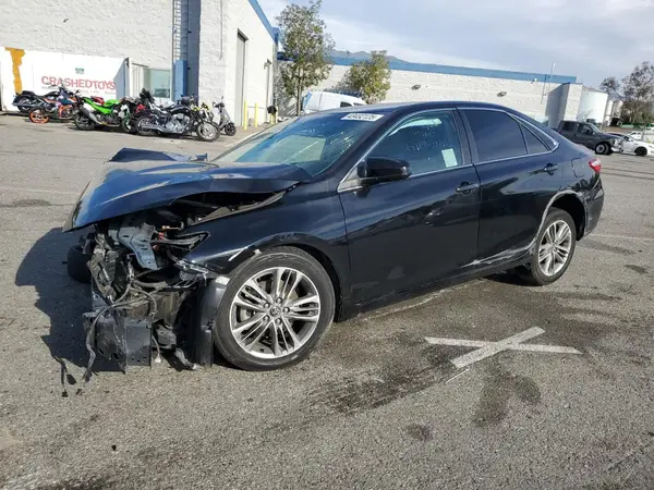 4T1BF1FK0HU785884 2017 TOYOTA CAMRY - Image 1
