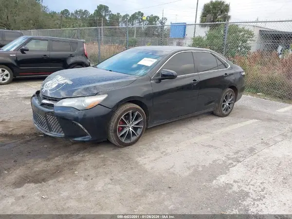 4T1BF1FK0HU787182 2017 TOYOTA CAMRY - Image 2