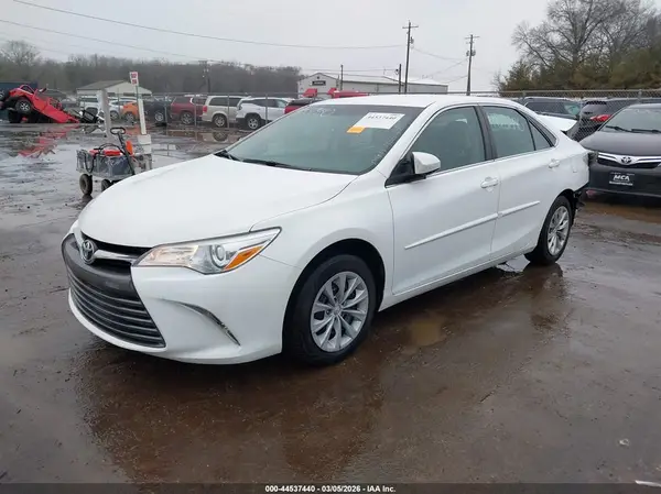 4T1BF1FK0HU792673 2017 TOYOTA CAMRY - Image 2