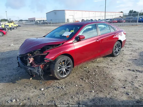 4T1BF1FK0HU794746 2017 TOYOTA CAMRY - Image 2