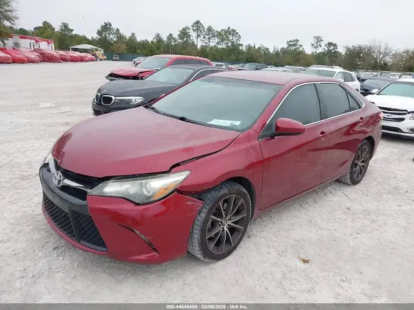 4T1BF1FK0HU800335 2017 TOYOTA CAMRY - Image 2
