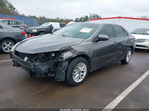 4T1BF1FK0HU800500 2017 TOYOTA CAMRY - Image 2