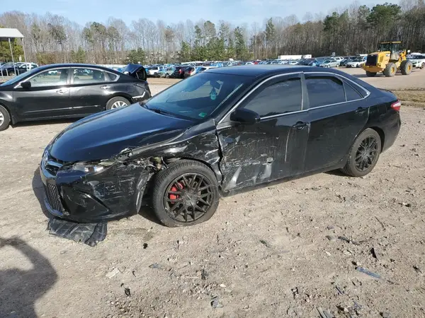 4T1BF1FK0HU800643 2017 TOYOTA CAMRY - Image 1