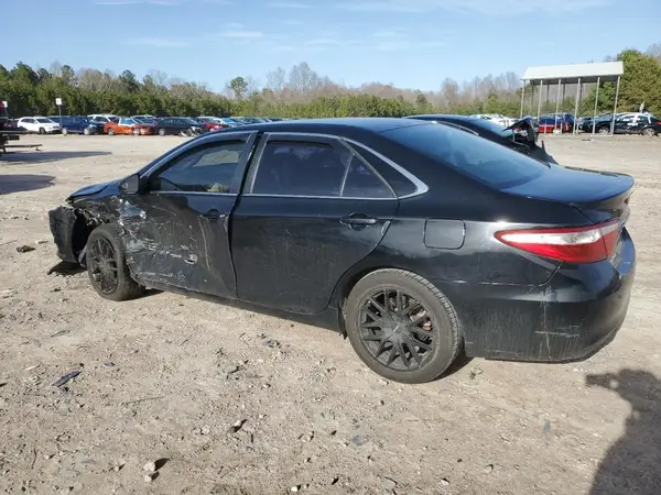4T1BF1FK0HU800643 2017 TOYOTA CAMRY - Image 2