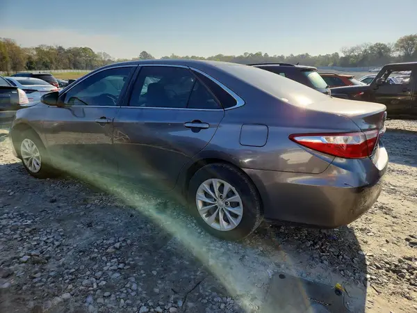 4T1BF1FK0HU800996 2017 TOYOTA CAMRY - Image 2