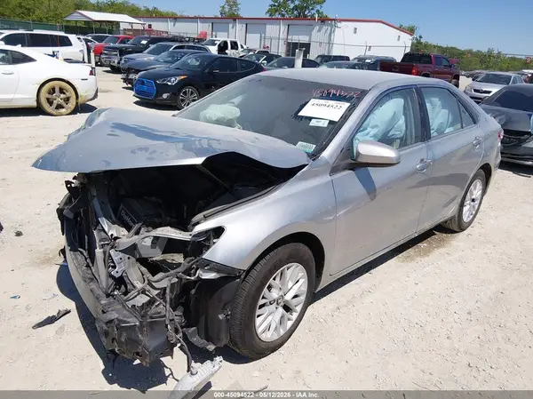 4T1BF1FK0HU801324 2017 TOYOTA CAMRY - Image 2