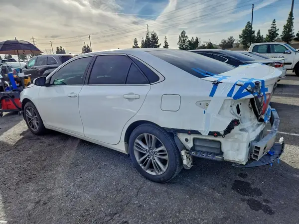 4T1BF1FK0HU803011 2017 TOYOTA CAMRY - Image 2