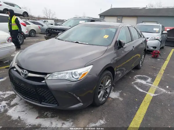 4T1BF1FK0HU803199 2017 TOYOTA CAMRY - Image 2