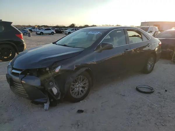 4T1BF1FK0HU805034 2017 TOYOTA CAMRY - Image 1