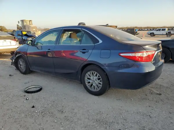 4T1BF1FK0HU805034 2017 TOYOTA CAMRY - Image 2