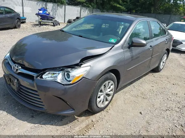 4T1BF1FK0HU805342 2017 TOYOTA CAMRY - Image 2