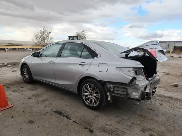 4T1BF1FK0HU805616 2017 TOYOTA CAMRY - Image 2