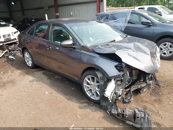 4T1BF1FK0HU805891 2017 TOYOTA CAMRY - Image 1