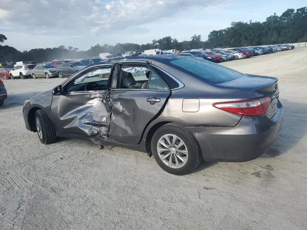 4T1BF1FK0HU805938 2017 TOYOTA CAMRY - Image 2