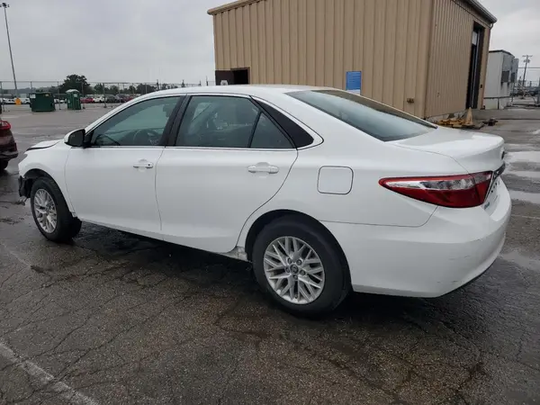 4T1BF1FK0HU807348 2017 TOYOTA CAMRY - Image 2