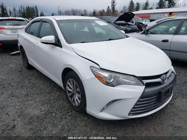 4T1BF1FK0HU808046 2017 TOYOTA CAMRY - Image 1
