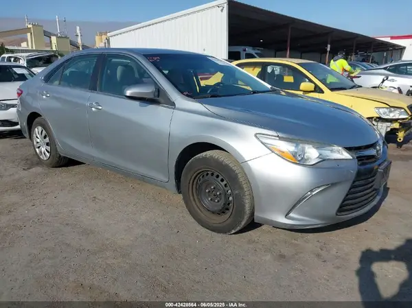 4T1BF1FK0HU809990 2017 TOYOTA CAMRY - Image 1