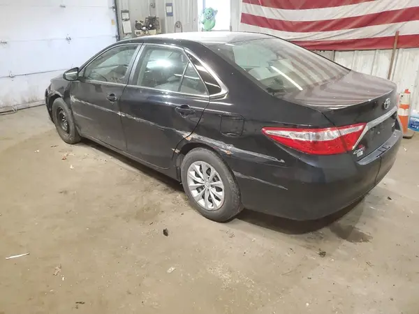 4T1BF1FK0HU812128 2017 TOYOTA CAMRY - Image 2