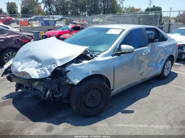 4T1BF1FK0HU814252 2017 TOYOTA CAMRY - Image 2