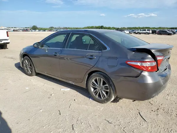 4T1BF1FK1GU116599 2016 TOYOTA CAMRY - Image 2