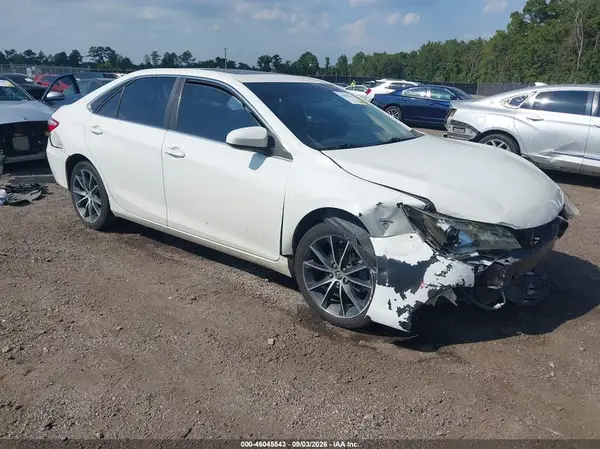 4T1BF1FK1GU117073 2016 TOYOTA CAMRY - Image 1