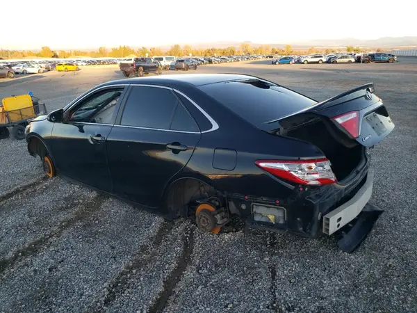 4T1BF1FK1GU118272 2016 TOYOTA CAMRY - Image 2