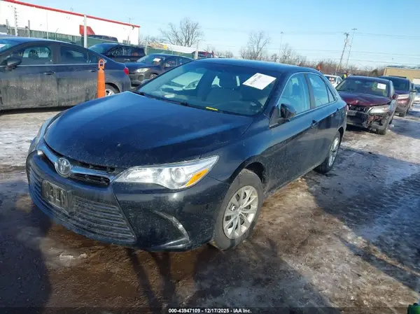 4T1BF1FK1GU119132 2016 TOYOTA CAMRY - Image 2