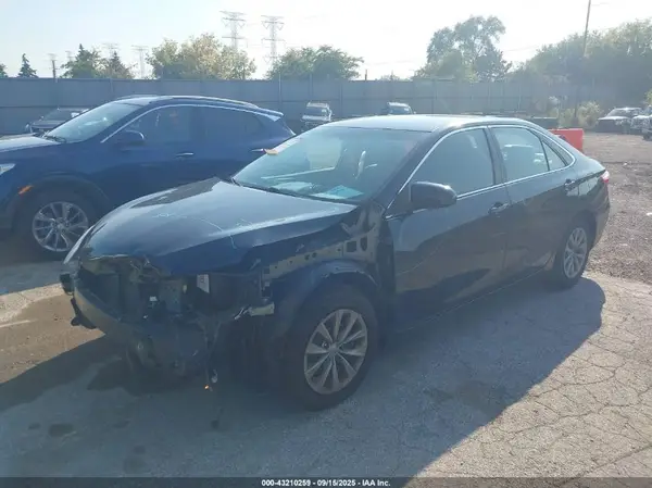 4T1BF1FK1GU122824 2016 TOYOTA CAMRY - Image 2