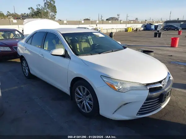 4T1BF1FK1GU126954 2016 TOYOTA CAMRY - Image 1