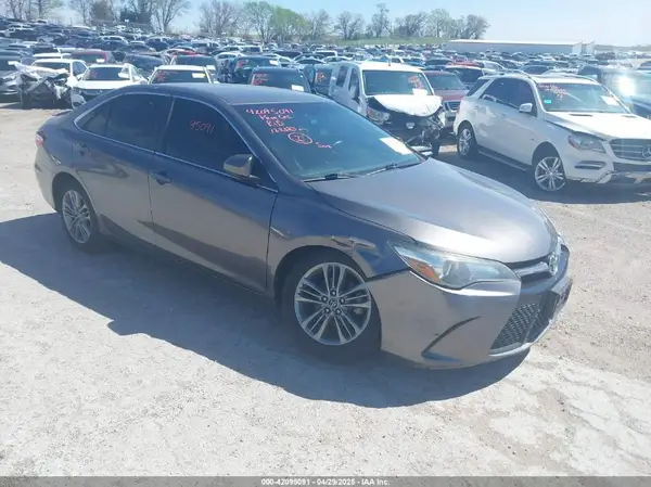 4T1BF1FK1GU128879 2016 TOYOTA CAMRY - Image 1