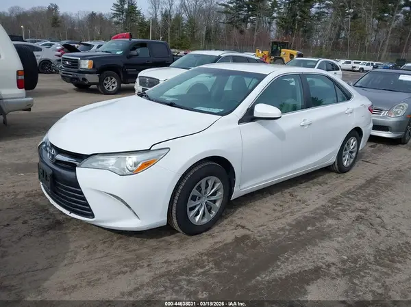 4T1BF1FK1GU132785 2016 TOYOTA CAMRY - Image 2