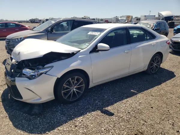 4T1BF1FK1GU135752 2016 TOYOTA CAMRY - Image 1