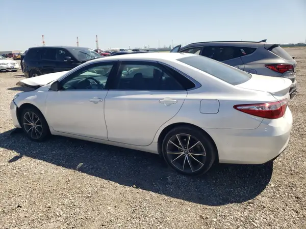 4T1BF1FK1GU135752 2016 TOYOTA CAMRY - Image 2