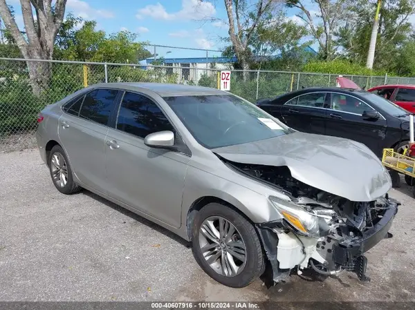 4T1BF1FK1GU135766 2016 TOYOTA CAMRY - Image 1