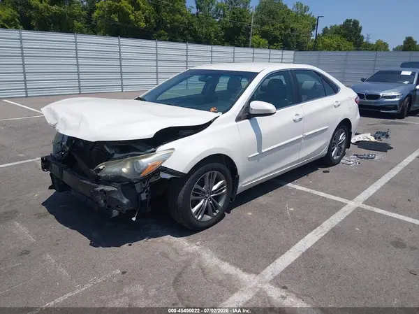 4T1BF1FK1GU136173 2016 TOYOTA CAMRY - Image 2