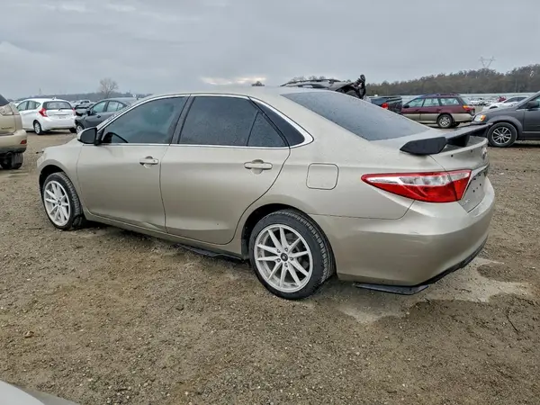 4T1BF1FK1GU137808 2016 TOYOTA CAMRY - Image 2