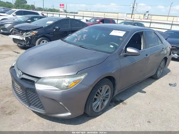 4T1BF1FK1GU138229 2016 TOYOTA CAMRY - Image 2