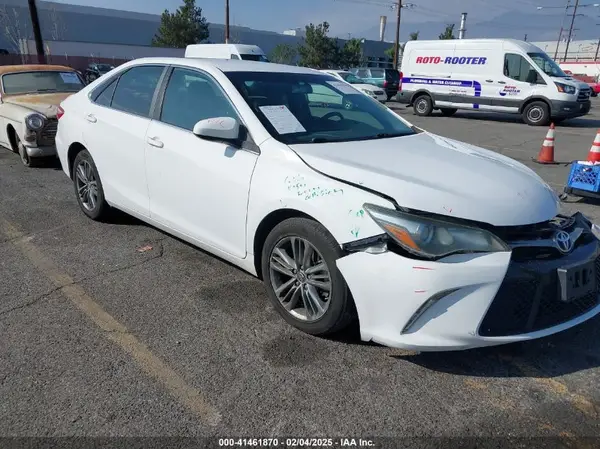 4T1BF1FK1GU139171 2016 TOYOTA CAMRY - Image 1