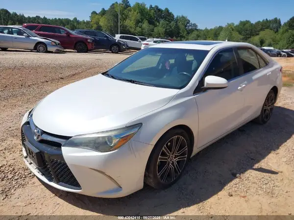 4T1BF1FK1GU142099 2016 TOYOTA CAMRY - Image 2