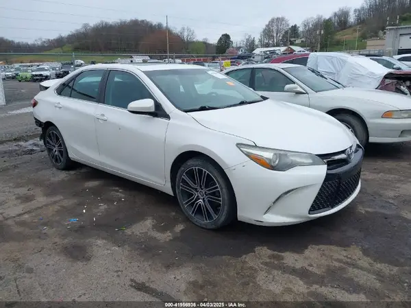 4T1BF1FK1GU142152 2016 TOYOTA CAMRY - Image 1