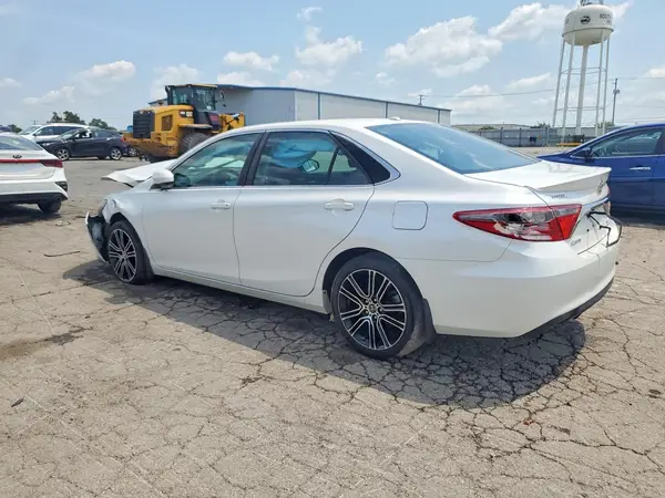 4T1BF1FK1GU142605 2016 TOYOTA CAMRY - Image 2