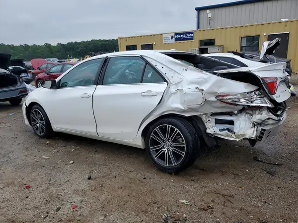 4T1BF1FK1GU143799 2016 TOYOTA CAMRY - Image 2