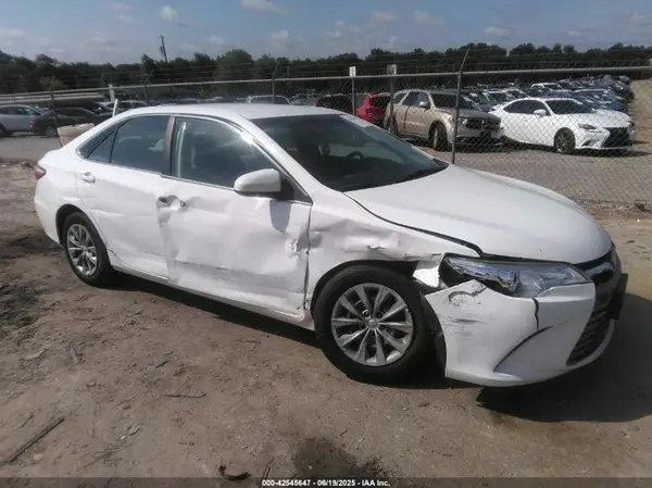 4T1BF1FK1GU145097 2016 TOYOTA CAMRY - Image 1
